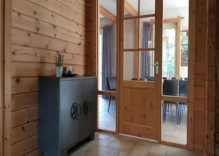 Spacious Near Veluwe Hoenderloo